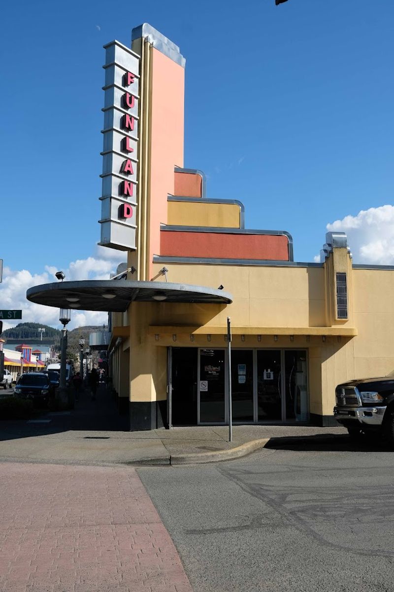 This historic Oregon arcade has been entertaining families on the coast ...