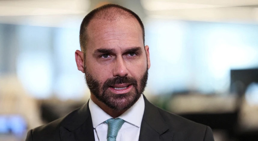 Eduardo Bolsonaro condenado no Brasil a 4 anos e 2 meses de prisão por ...