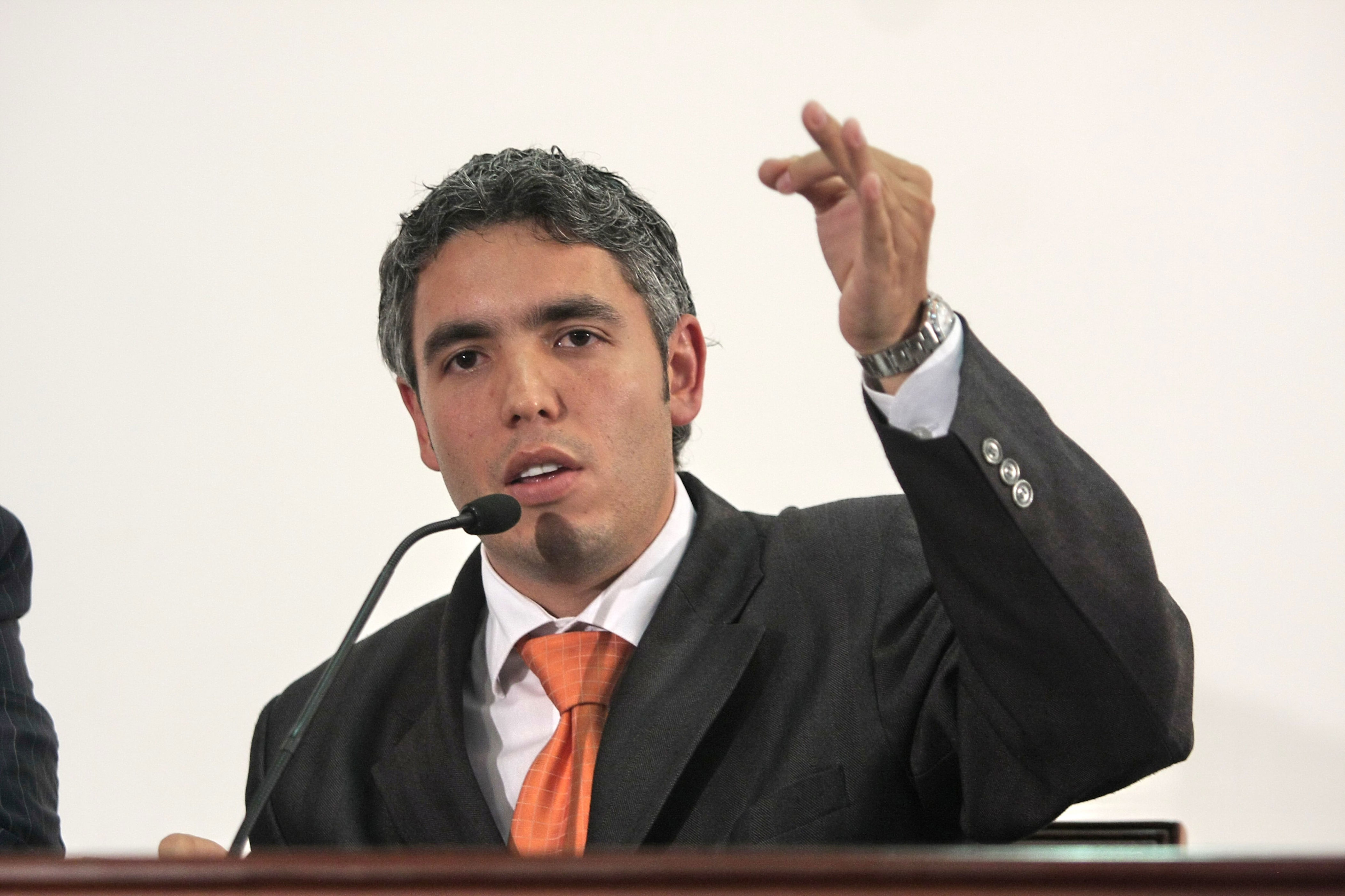 Ratifican condena de 21 años de cárcel contra exgobernador del Valle ...