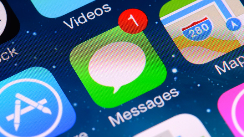 Why iMessage sometimes shows three blinking dots even when no one is typing