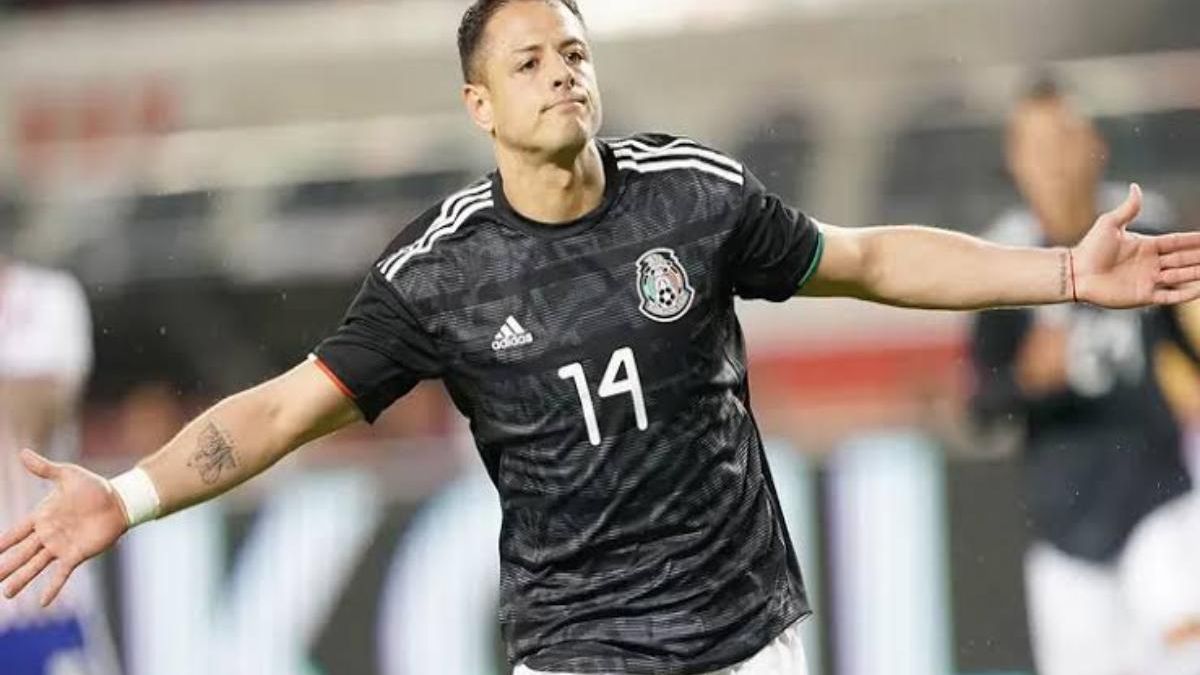 Chicharito arropa a la Hormiga González previo a Corea