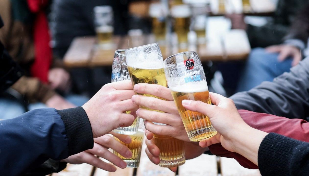 Making friends after 30 gets easier with these 5 research-backed ...