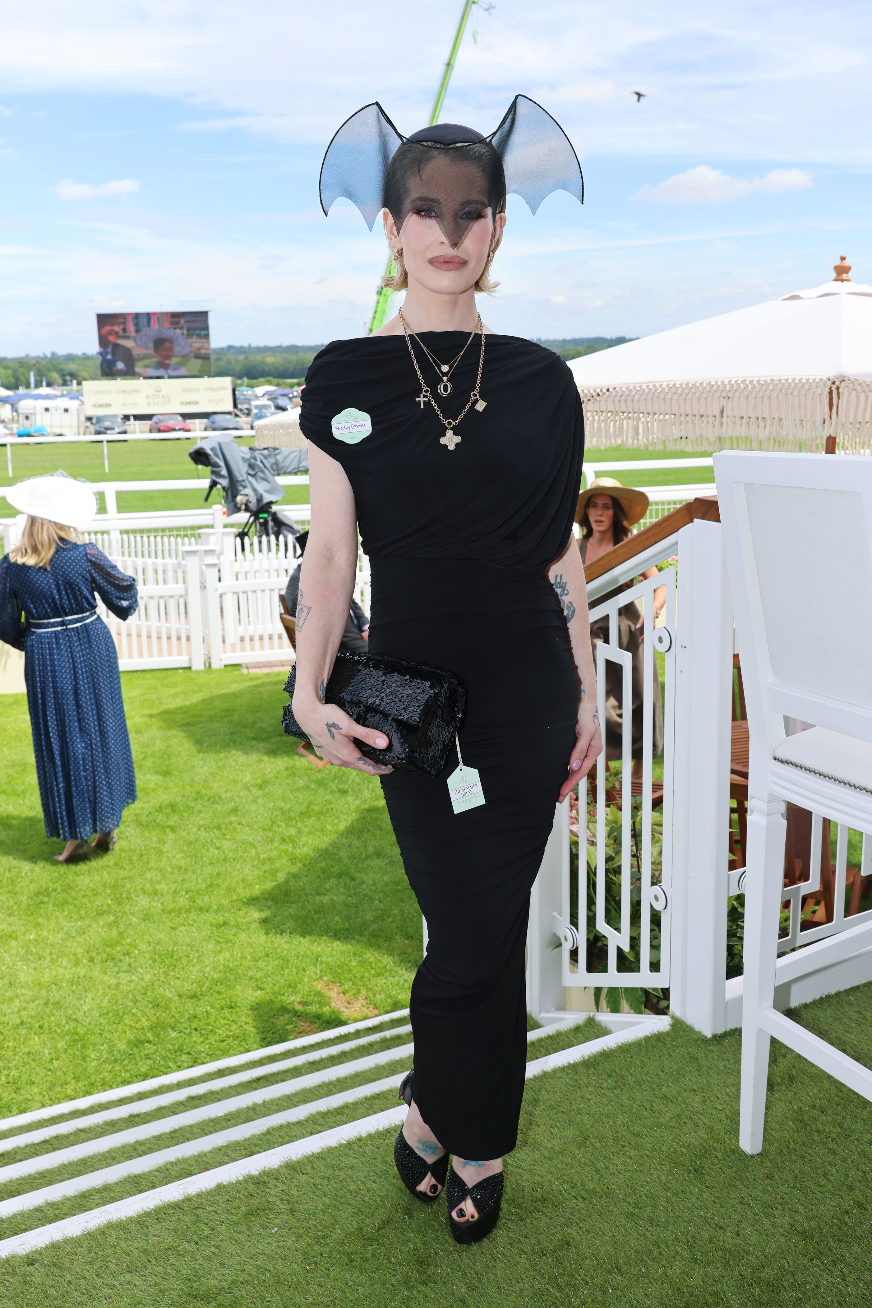 Kelly Osbourne honors late dad Ozzy with bat-shaped fascinator at Royal ...