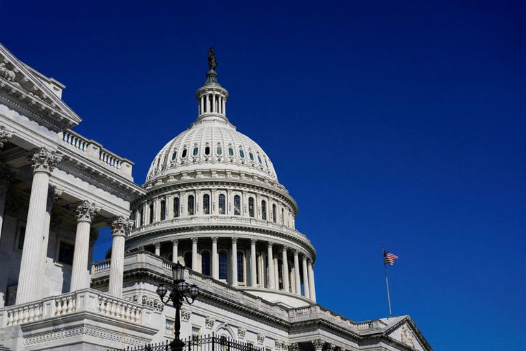 El Senado estadounidense bloquea por estrecho margen un nuevo intento de limitar los poderes bélicos de Trump.