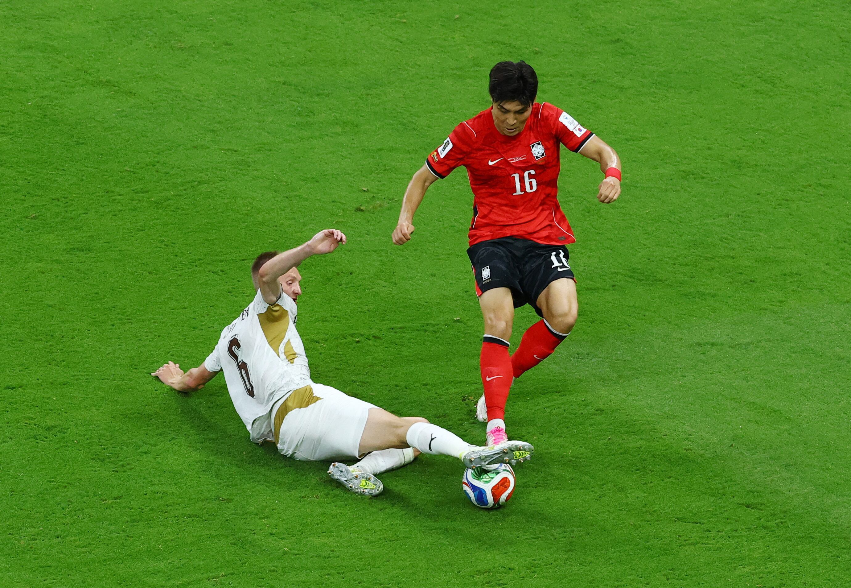 La prensa surcoreana criticó al arbitraje previo al juego ante México