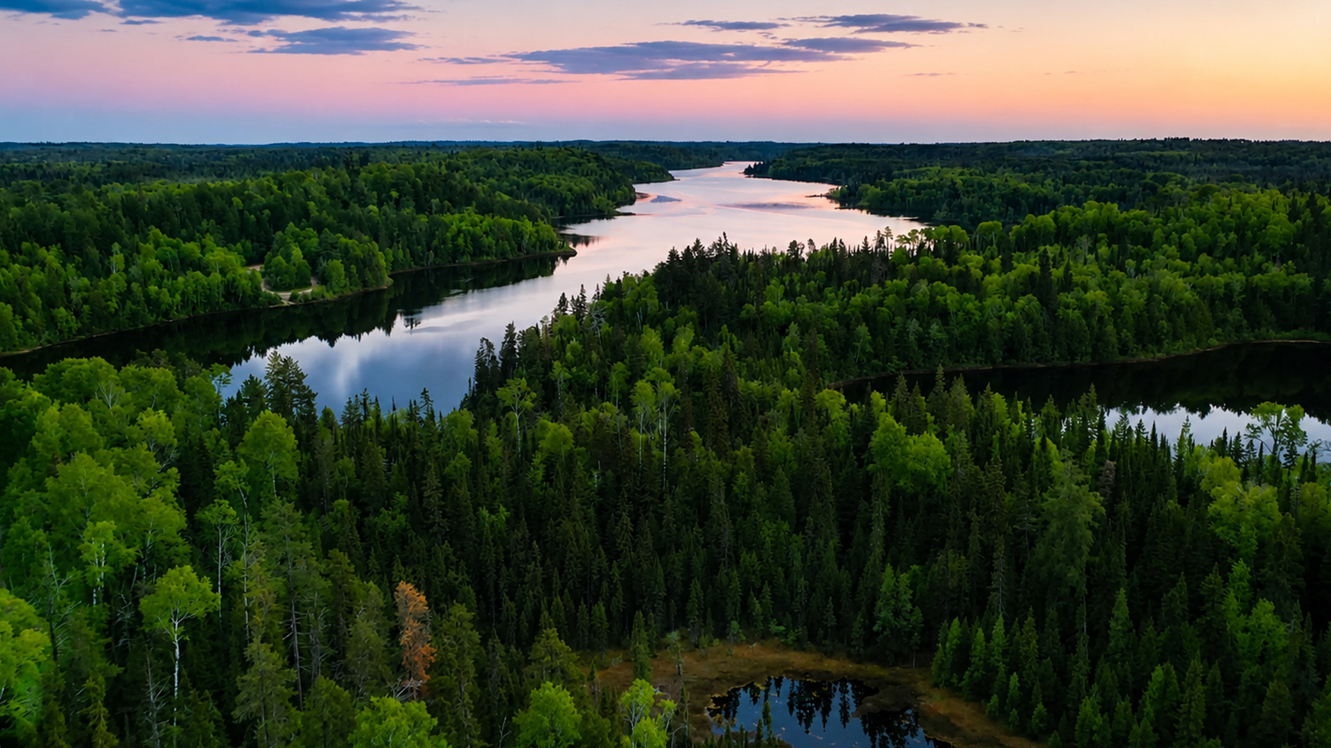 Why are so many lakes hidden here?