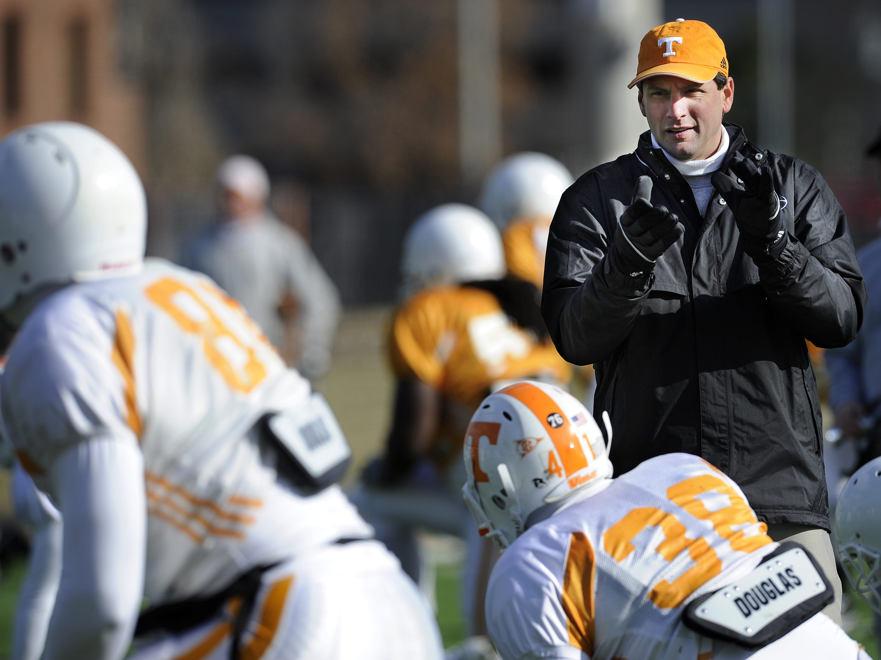 El exentrenador de fútbol americano de los Vols, Derek Dooley, pierde su candidatura al Senado después de que Trump respaldara a su oponente.