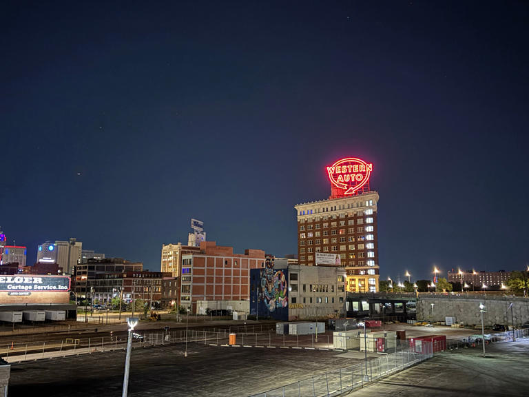 Kansas City’s iconic Western Auto sign lights up again after nearly a ...