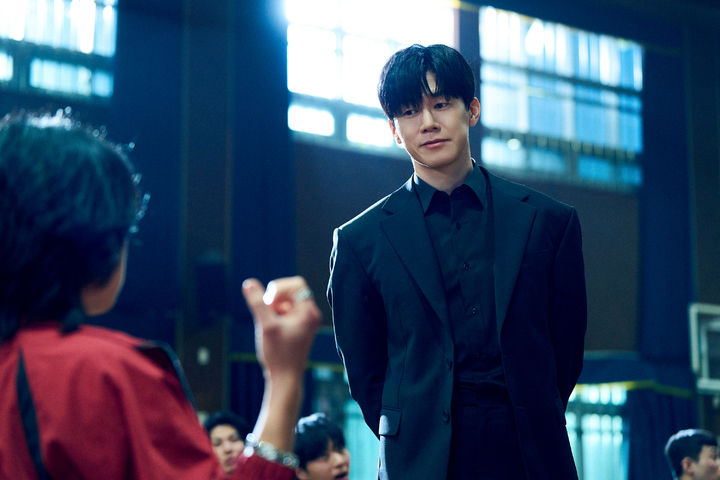キム・ムヨル主演『鉄槌教師』、2週連続NETFLIXグローバル1位、46カ国で首位