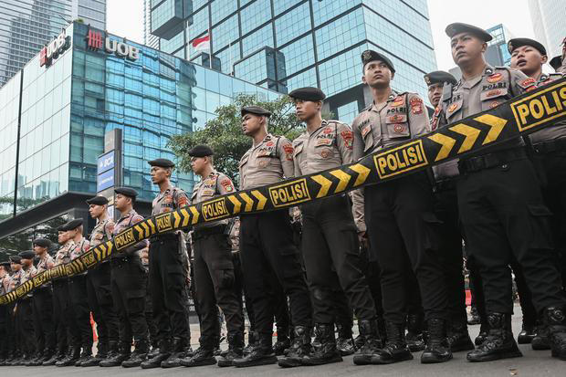 Prabowo teken RUU Polri jadi undang-undang, atur tugas polisi di ...