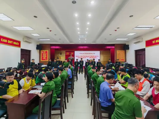 Báo điện tử Tiền Phong Cơ quan điều tra làm việc với các đối tượng trong vụ án. 1
