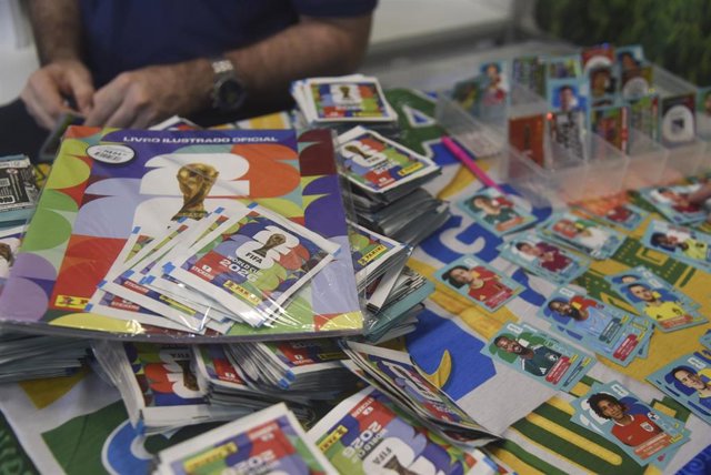 Cromos Adrenalyn XL Premium 2025/2026 – Pack De 20 Sobres Con 10 Cartas Cada Uno, Fútbol LaLiga Temporada 25/26