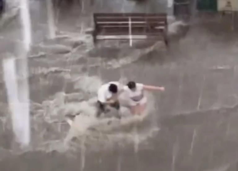 Roads turn into rivers at Spanish holiday hotspot after torrential ...