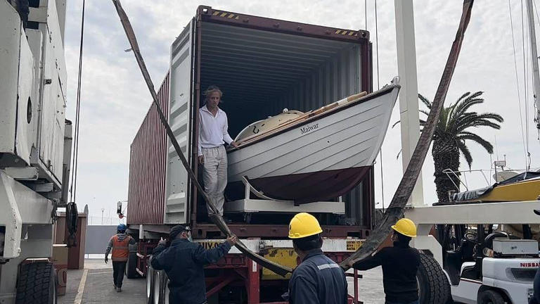El bote llegó luego de cinco meses a Lima. "Cuando lo descargaron en el club náutico local, abrieron las puertas del contenedor y allí estaba mi Maiwar esperándome. Fue una sensación increíble".