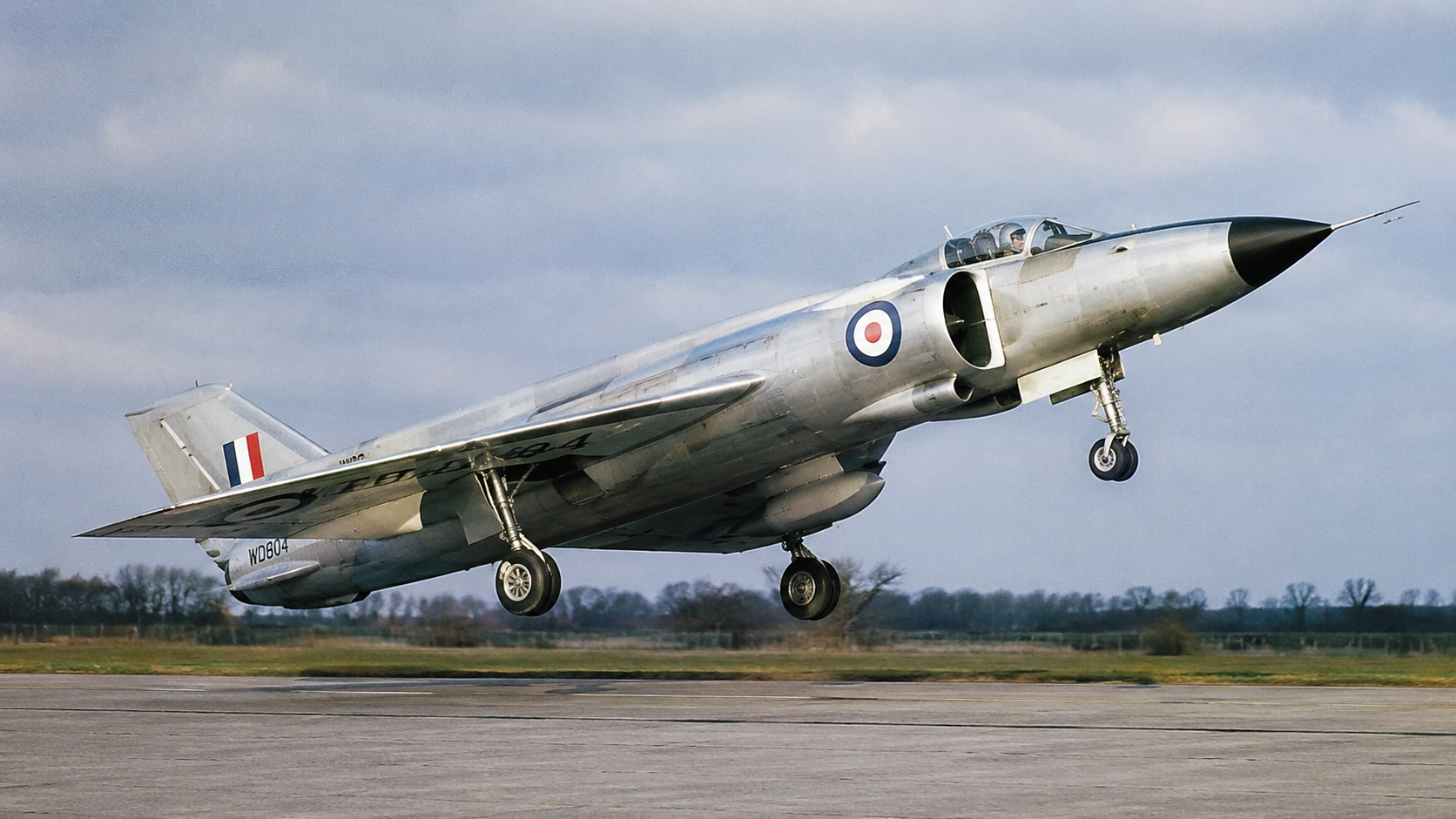 The Gloster Javelin - Britain rushed this giant interceptor into ...