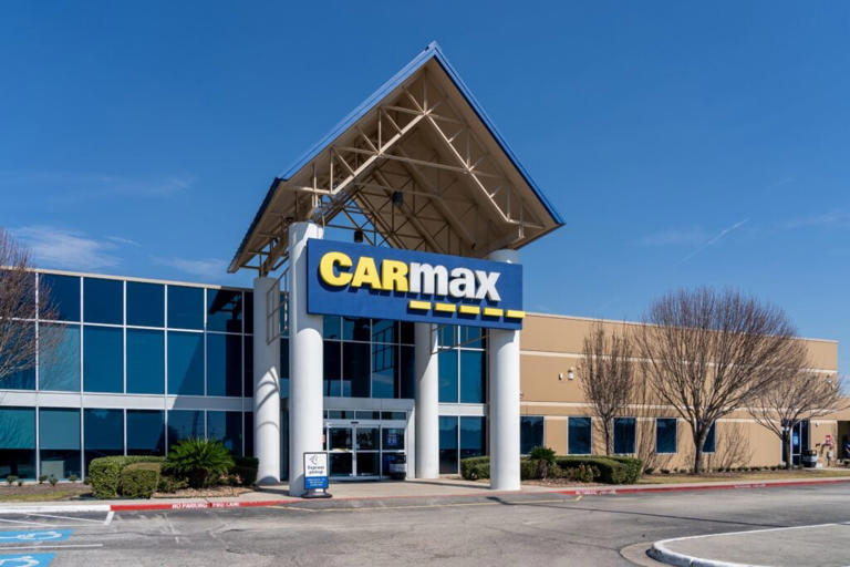CarMax warns lower vehicle margins will persist