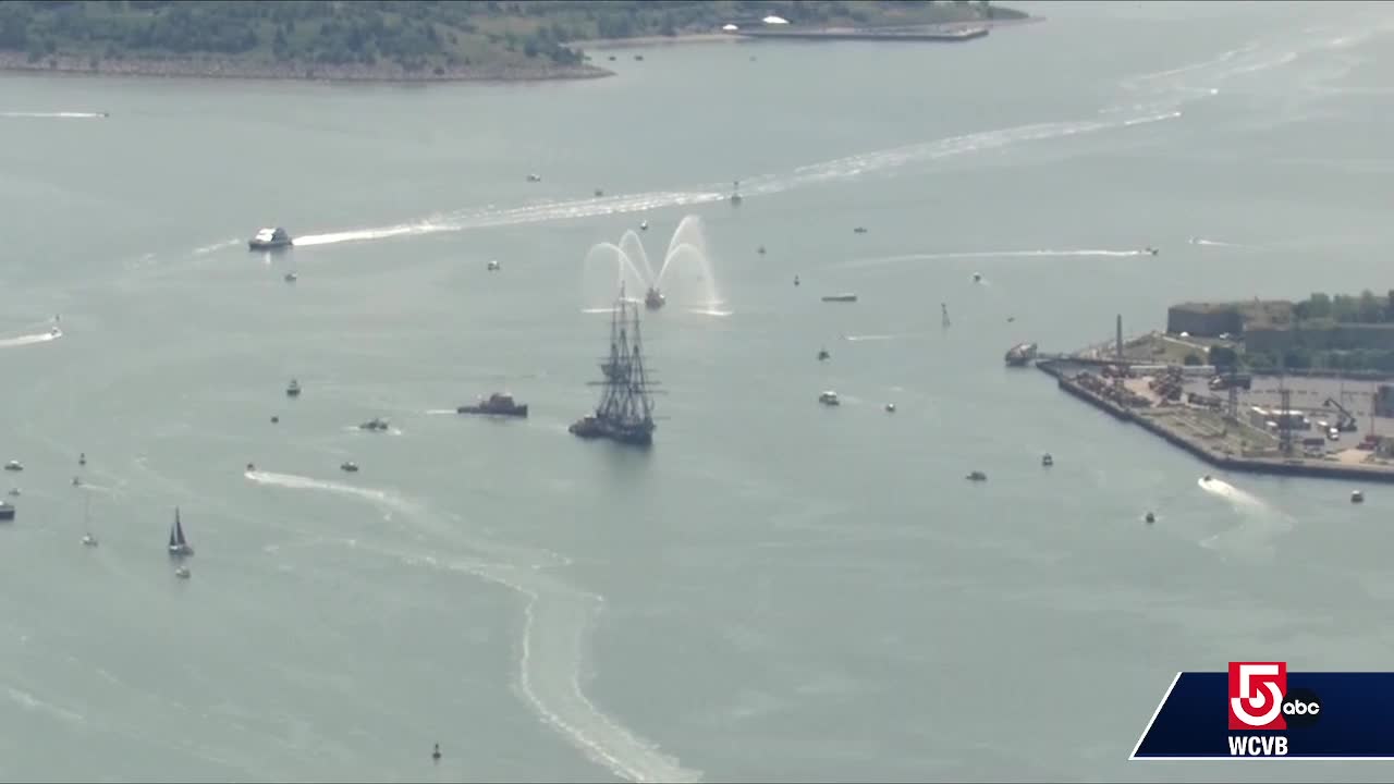 Anniversario Bunker Hill: la USS Constitution saluta nel porto di Boston
