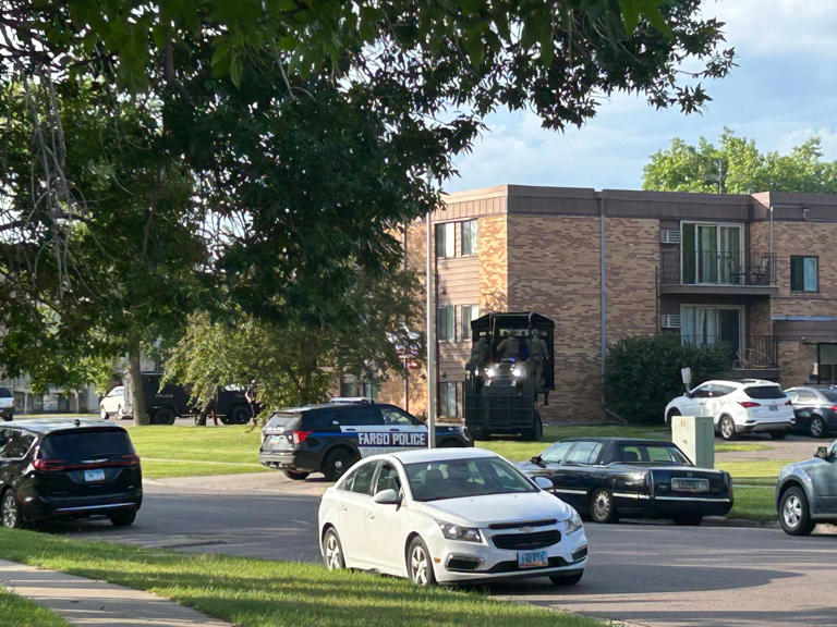 Man arrested after SWAT standoff at South Fargo apartment
