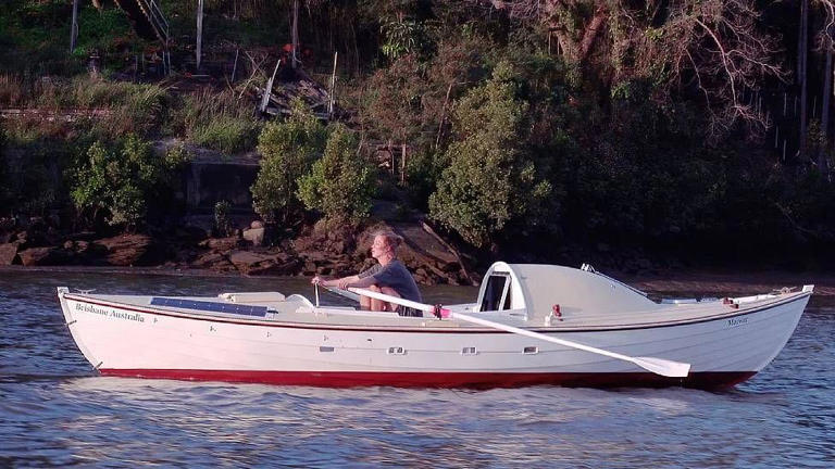 Robinson llamó a su bote Maiwar, que significa en lengua aborigen "río Brisbane".