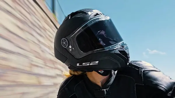 LS2 IRID dynamic visor reacts to light in 0.09sec