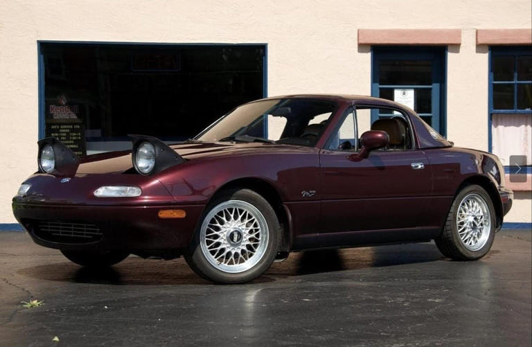 No-reserve 1995 Mazda MX-5 Miata M-Edition shows why clean 1990s