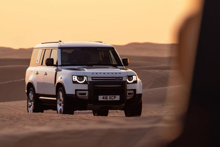 Stellantis et JLR : le Land Rover Defender bientôt assemblé chez Jeep?