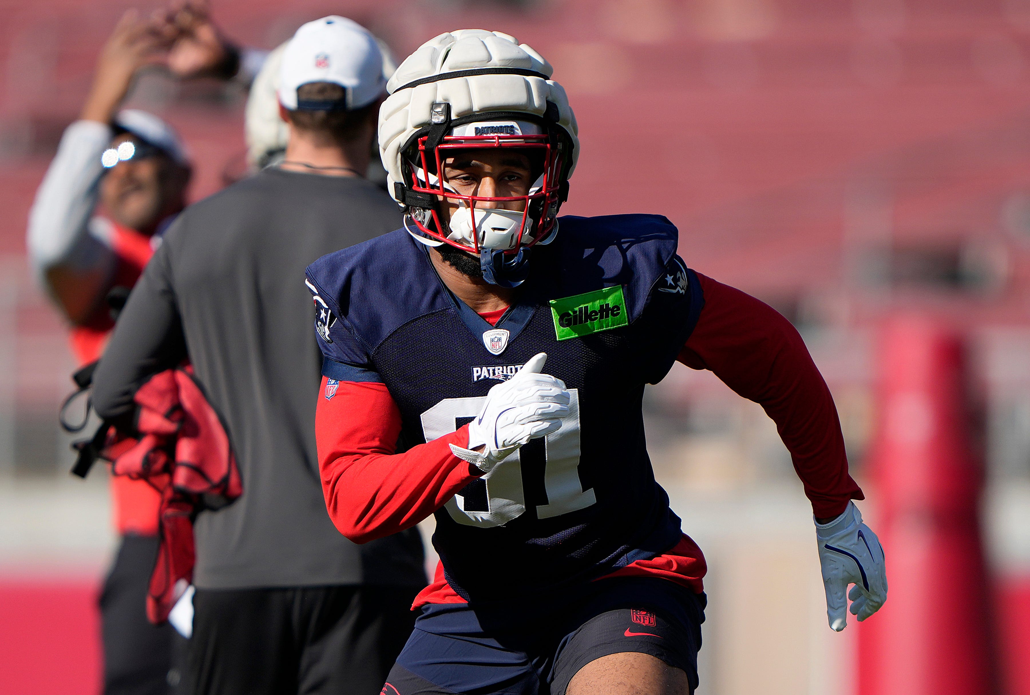 Patriots OLB coach has 'very high expectations' for Year 2 edge rusher