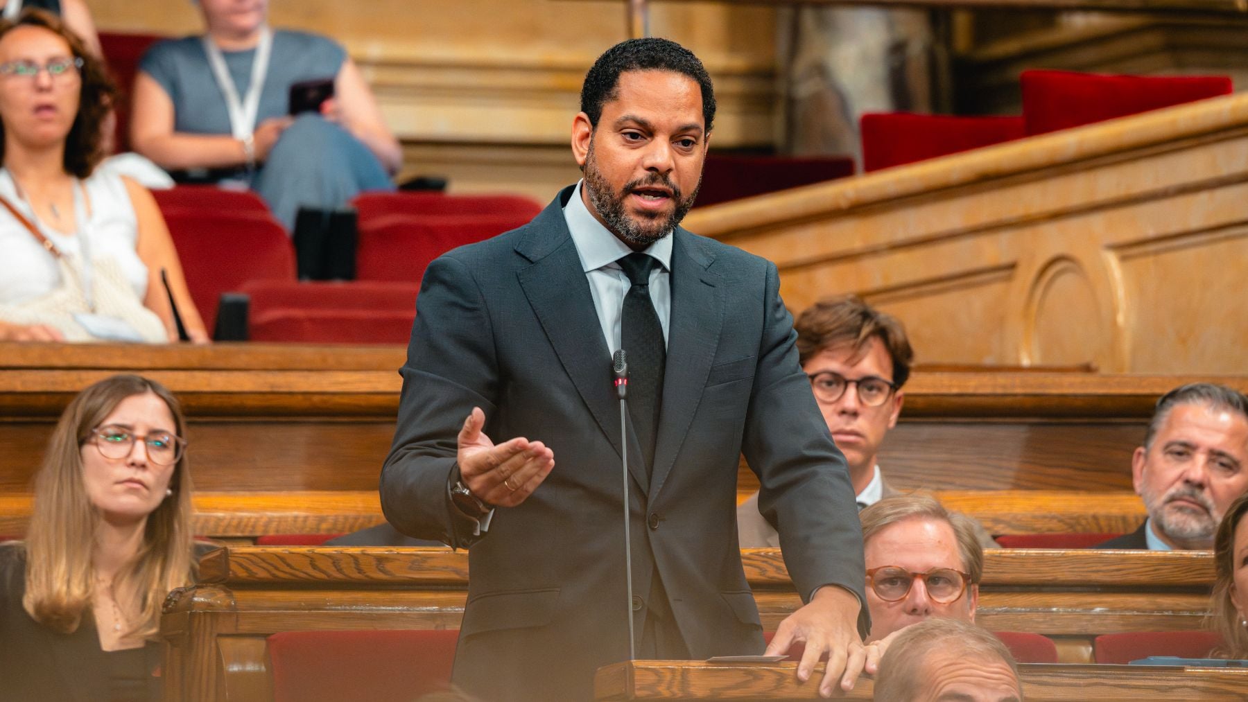 Vox pide a Illa cerrar el «mega chiringuito» de Acción Exterior catalán ...