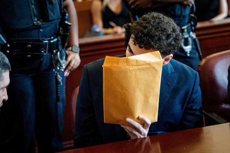 Luigi Mangione appears for a pre-trial hearing at Manhattan Criminal Court in New York, U.S., Wednesday, June 17, 2026.   Angelina Katsanis/Pool via REUTERS