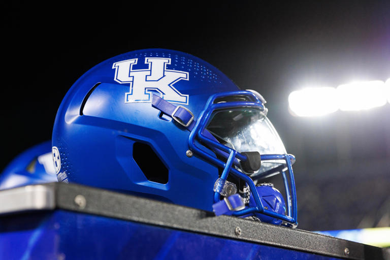 Get to know the Kentucky football roster: No. 8 Lorenzo Cowan