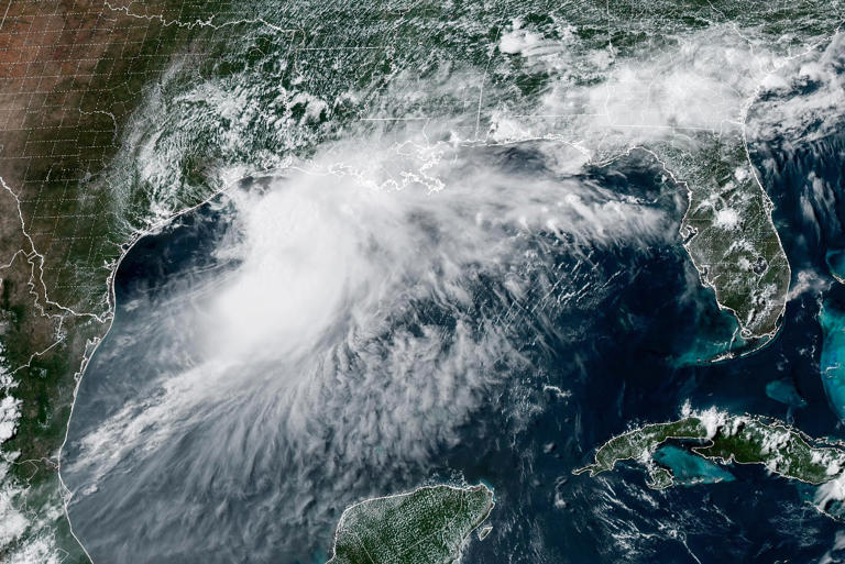Tropical Storm Arthur, first named storm of the season, threatens ...