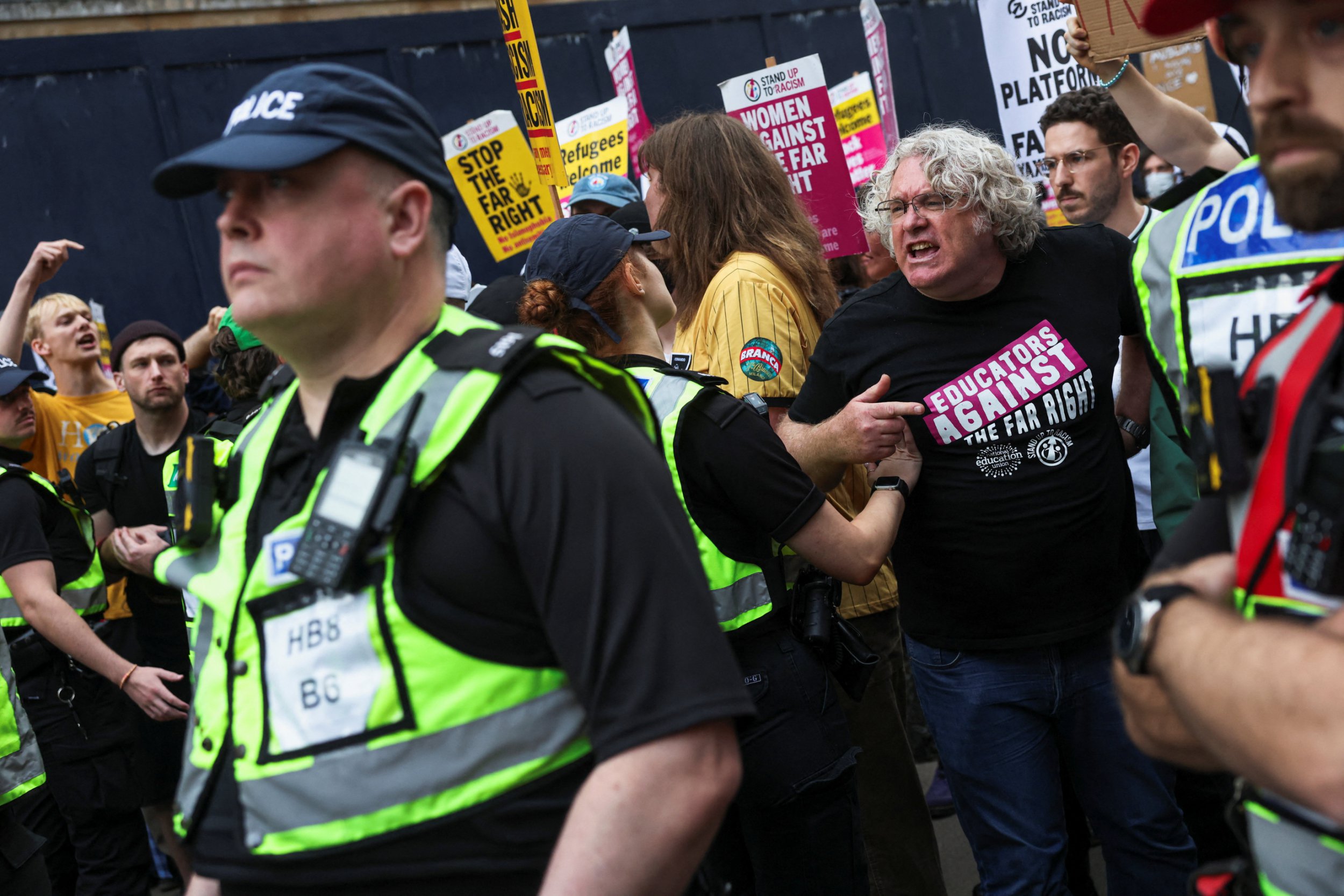 Clashes as protesters try to stop Tommy Robinson from debating Islam at ...