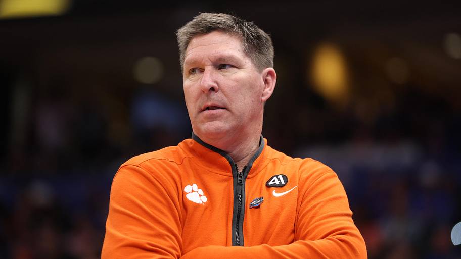 Clemson offers 2028 forward, hosts three-star guard for visit