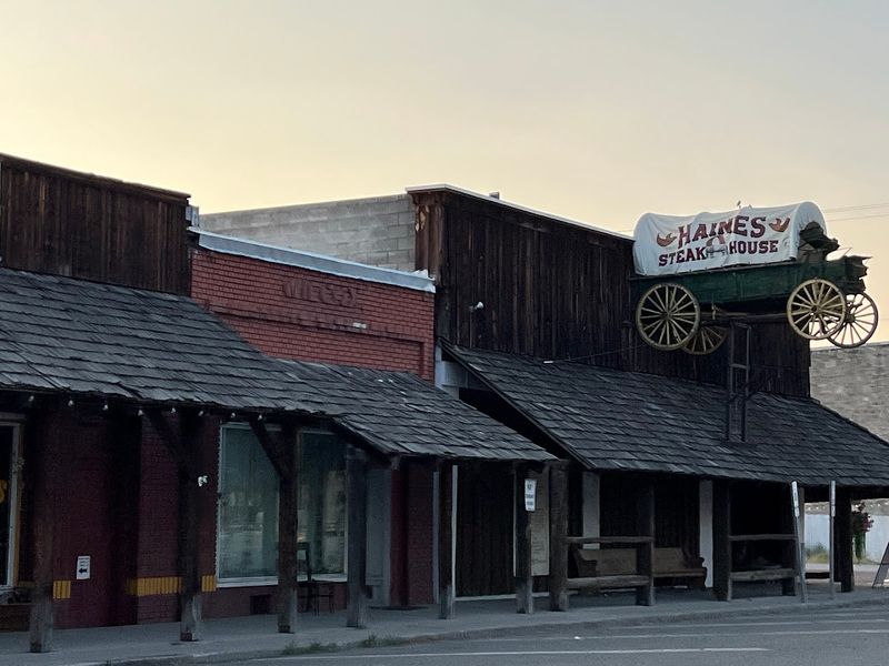 People travel across Oregon for the cheap prime rib at this tiny rural ...