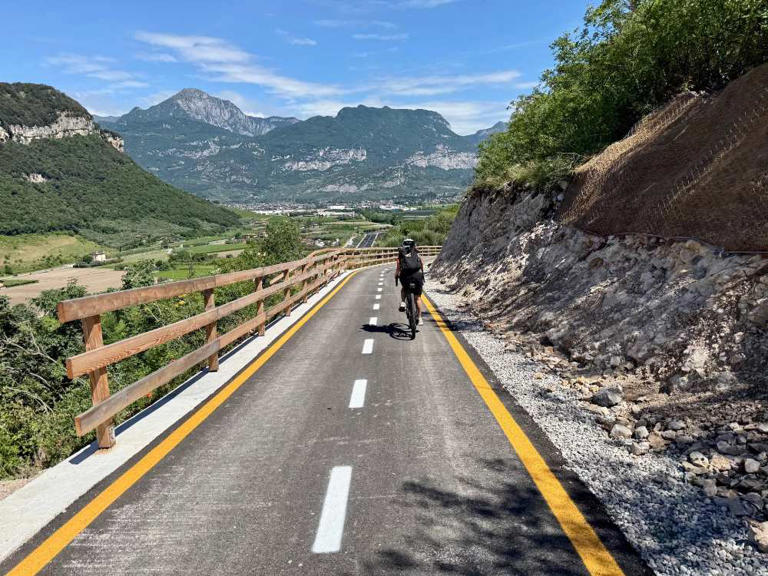 Inaugurata la nuova ciclabile tra Nago e la piana del Garda: un tratto ...