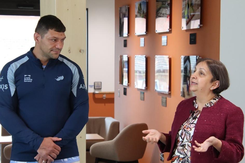 Leeds Rhinos star Ryan Hall visits Rob Burrow MND Centre ahead of ...