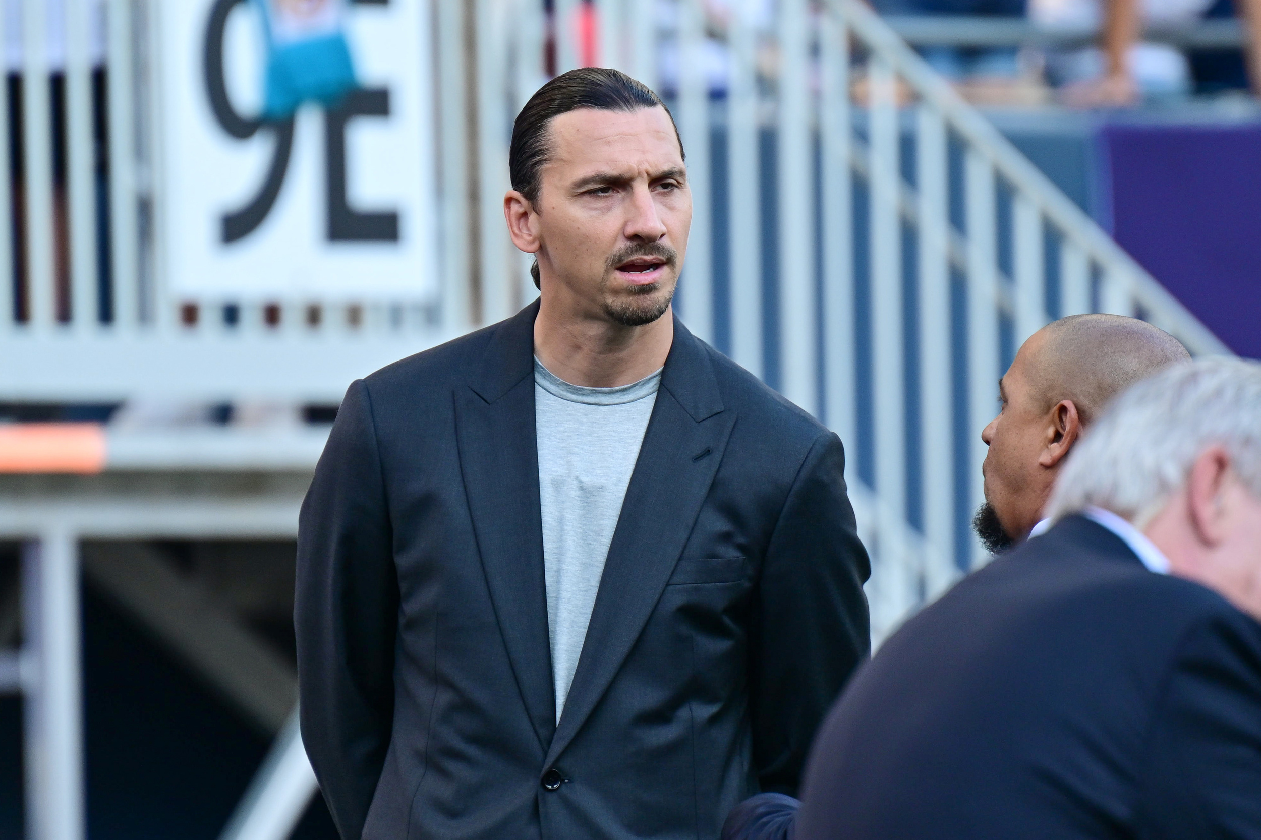 Zlatan Ibrahimovic brutally shuts down Alexi Lalas live on air after ...