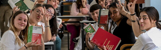 Maturità 2026, prima prova di italiano in diretta: tutte le tracce e gli aggiornamenti