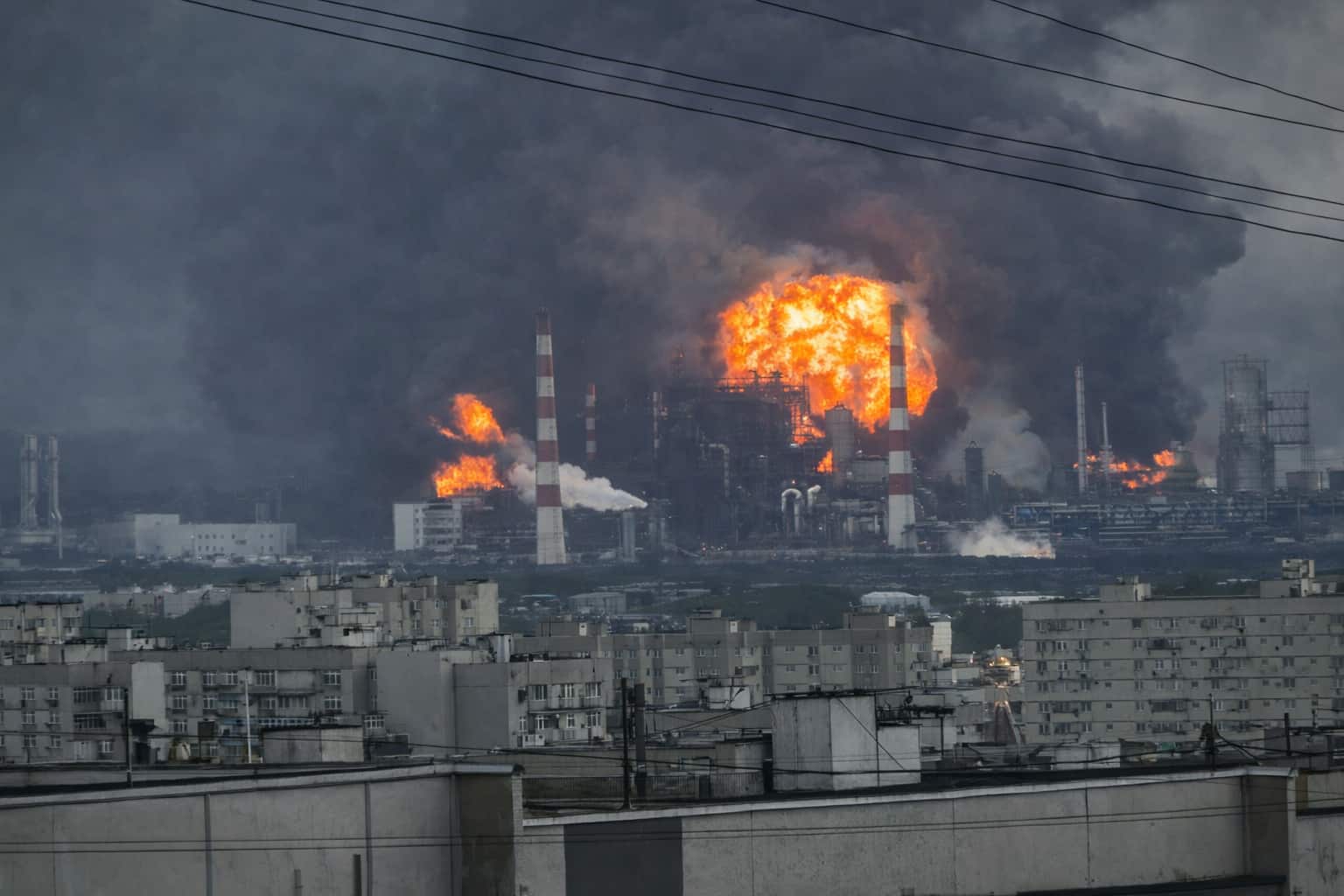 Ukraine strikes Moscow oil refinery again as Russia reports massive ...