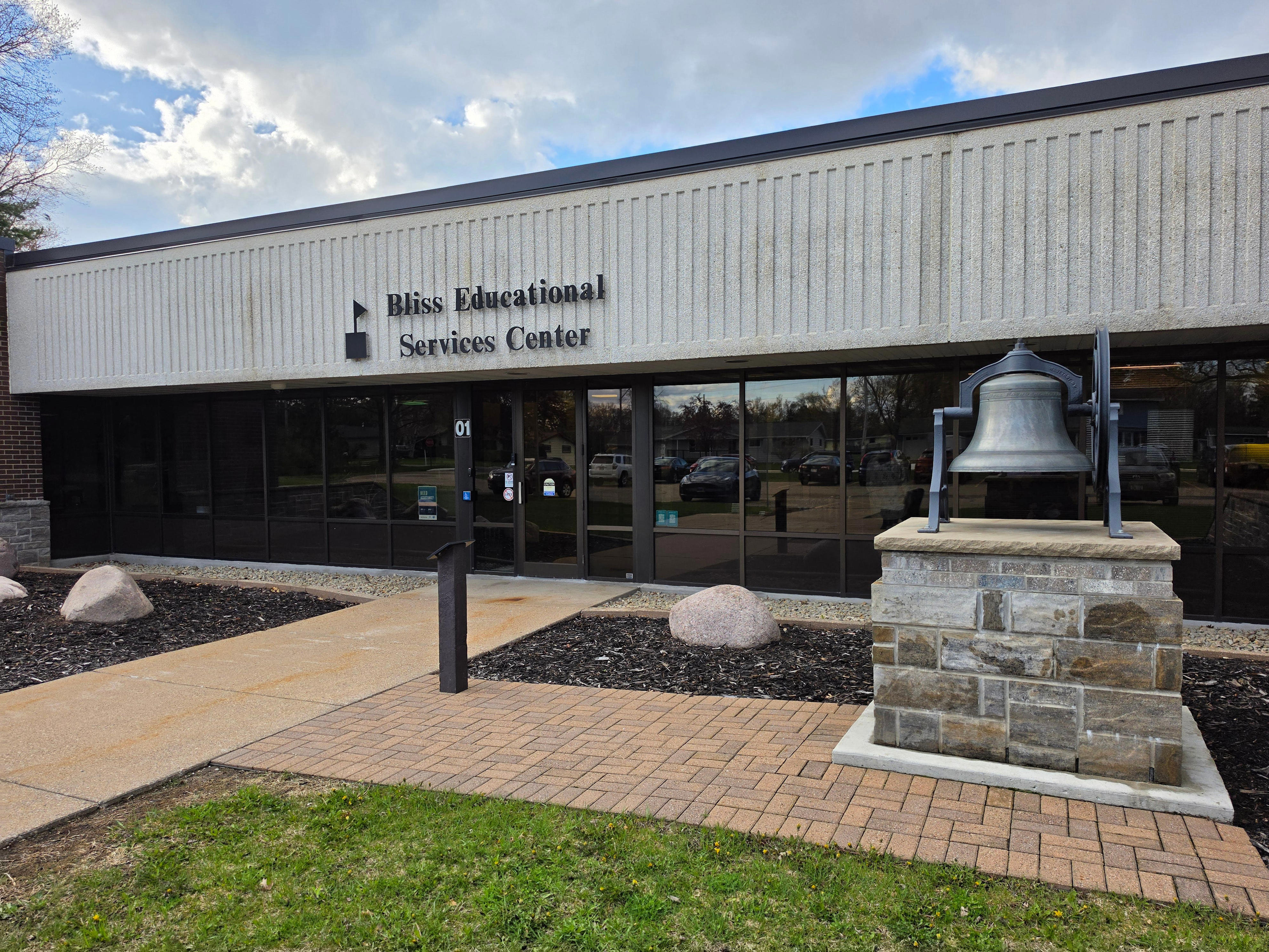 Stevens Point school district honors staff who excel in communication