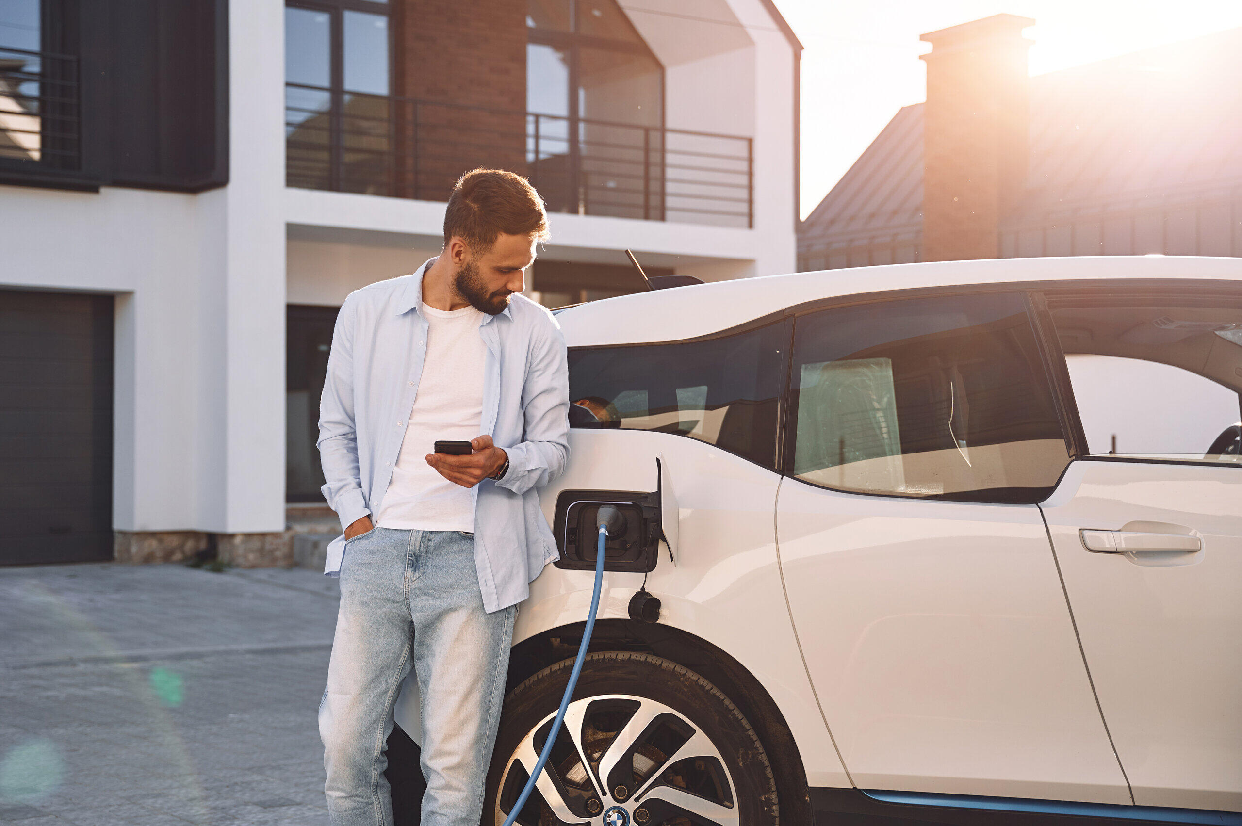 Vehicle-to-Grid: Was E-Autofahrer über bidirektionales Laden wissen müssen