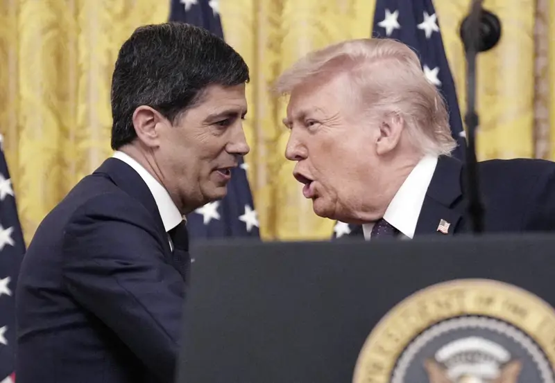 Kevin Warsh debuta al frente de la Fed sin bajar los tipos y lanza una ...