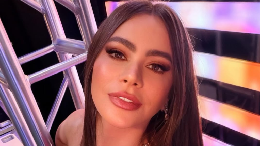 Sofia Vergara's curves take center stage in body-hugging Francesca Miranda