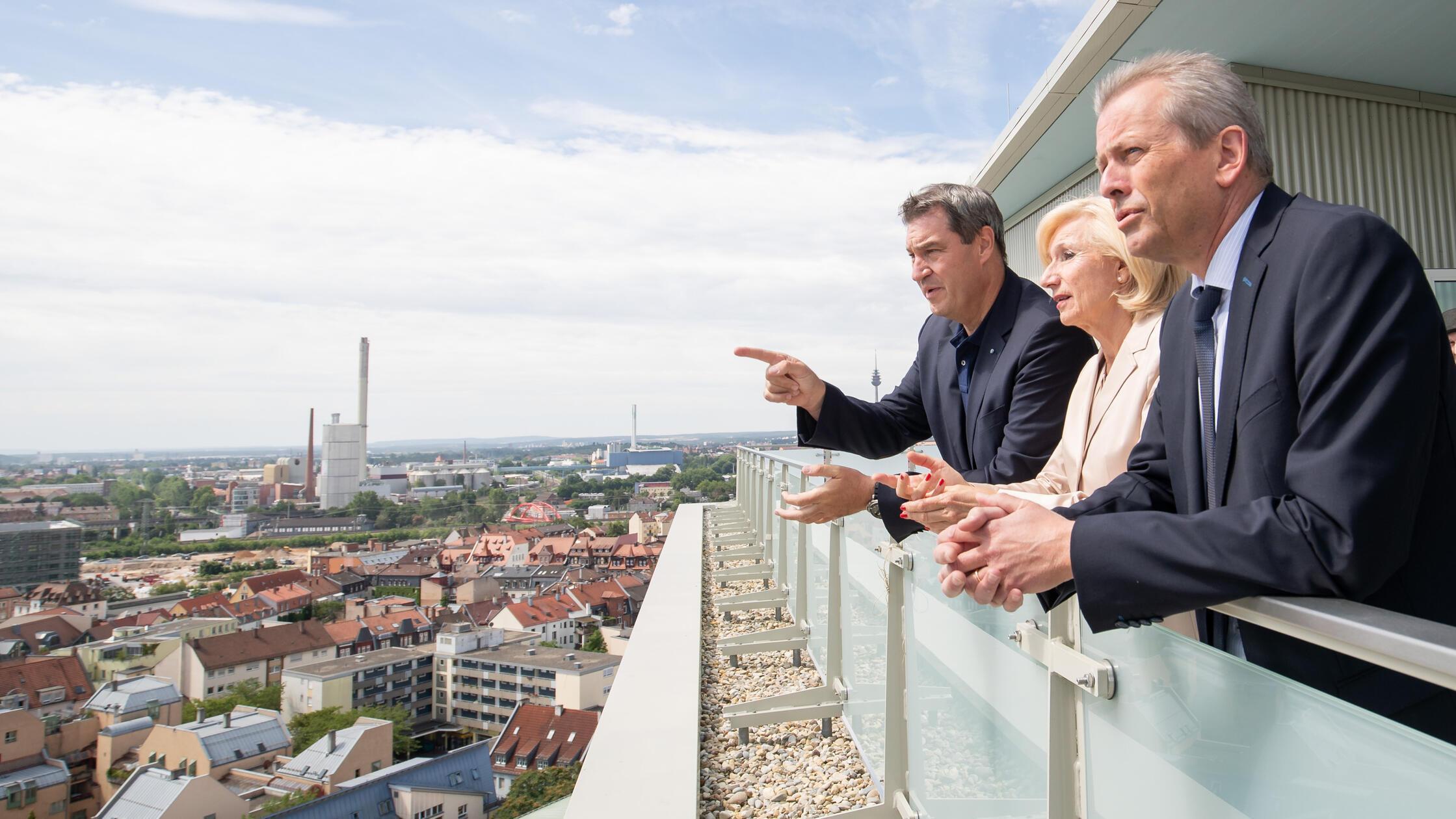 Nürnberg verleiht Ulrich Maly und Julia Lehner das Ehrenbürgerrecht