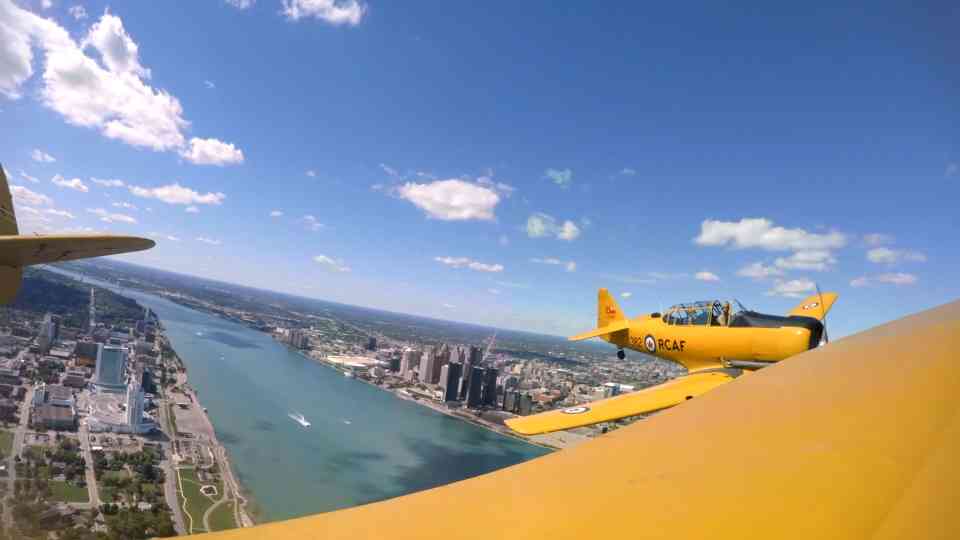 Watch a first fighter jet flight hit 900+ kmh - 