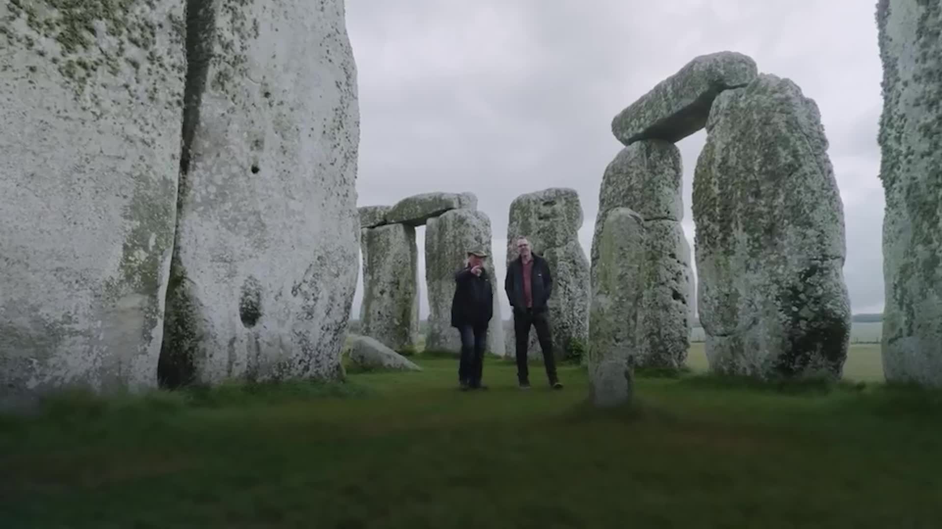 Archaeologists unearth 5,000-year-old prototype for Stonehenge solstice ...