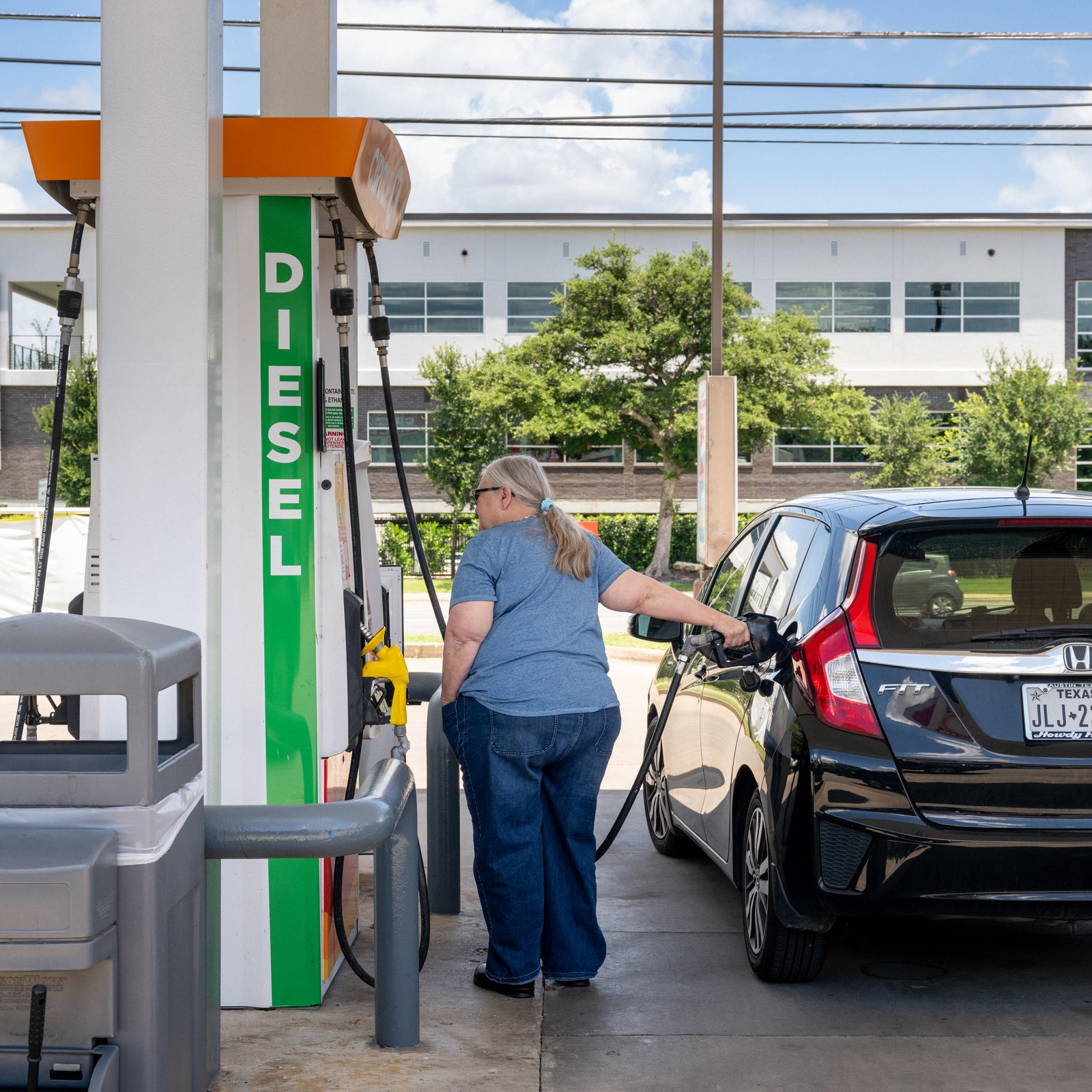 Gas prices fall below $4 a gallon for the first time in nearly 3 months