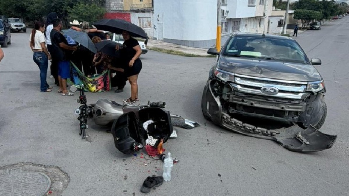 Conductor ignora el alto y arrolla a motociclista en Gómez Palacio