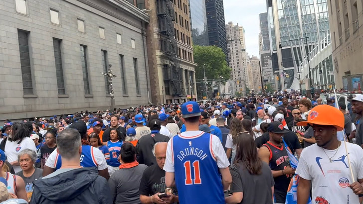 Knicks fans flood New York streets for championship parade, live stream