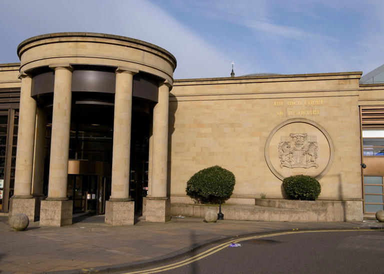 iain-robertson-rape-trial-woman-initiated-sex-actor-tells-court